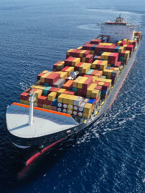 Containerschiff auf hoher See