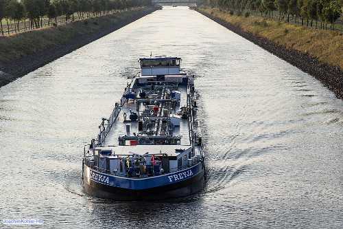 ADN Tankschiff "Freyja" auf dem Weser-Schleusenkanal
