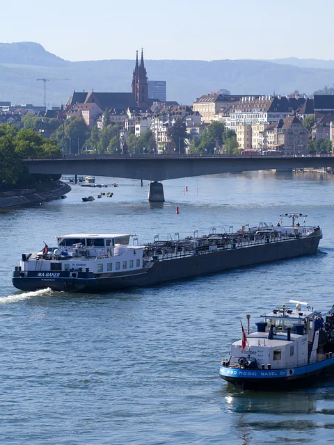 Flussschiff bei Köln